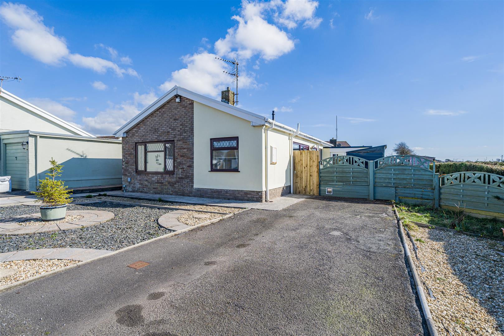 Maenor Helyg, Pembrey, Burry Port, SA16 0TU